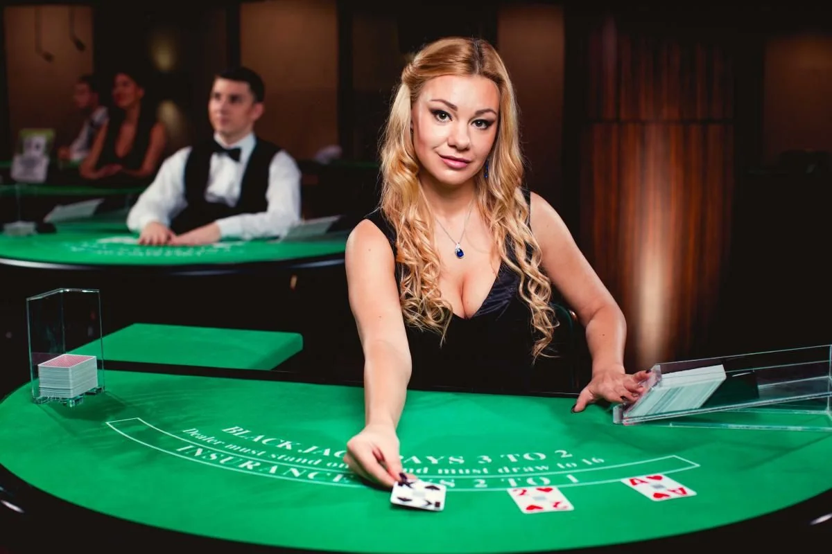 Dealer dan meja permainan kasino live JITUTOTO